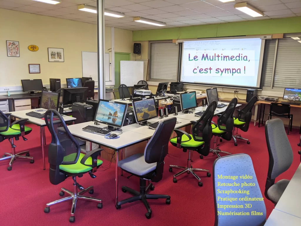 Salle de cours du multimedia avec12 PC